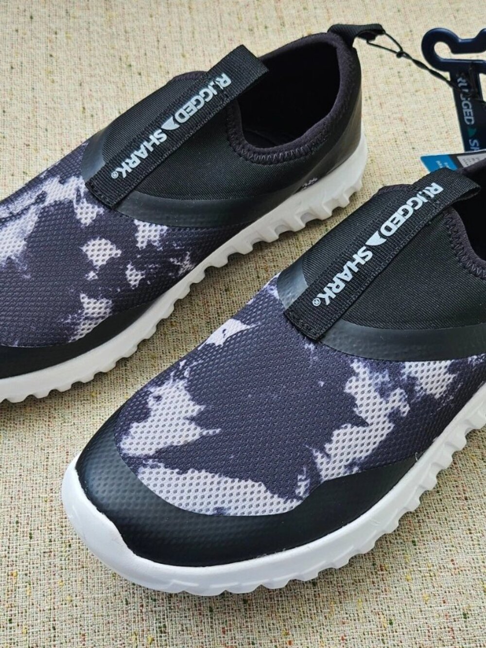Rugged Shark Women Shoes Slip On Water Friendly Sneaker Active Wear Size 9